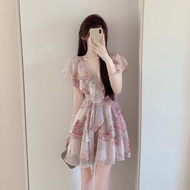 สไตล์ฝรั่งเศส Qitong ชุดสตรีดอกไม้กระชับเอว SLIM FIT คอวีแขนสั้นฤดูร้อน Fairy กระโปรง