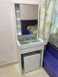 白色化妝台連鏡