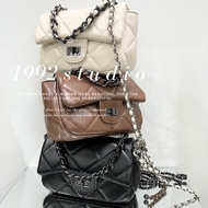 Merry BAG | Women's Handbags | 1992 s t u d i o | Soft form, soft, durable leather | Size 20x15x7cm