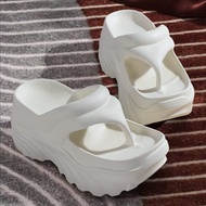 【สปอตสินค้า】รองเท้าหนีบผู้หญิง Flip Flop ก้นหนา ใส่สบาย คีบกระชับ ดีไซน์เกาหลี ใส่เที่ยวทะเล