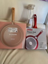 Neoflam Blossom 28cm Frypan, Pyrex 24cm Frypan, 平底鑊 ，無印 MUJI 耐熱水壺Glass pot 家品