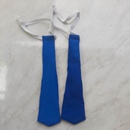 Dasi anak TK biru putih dengan tali elastis.