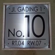 NOMOR RUMAH STAINLESS STEEL ETCHING/GRAFIR UKURAN PLAT 20X20CM