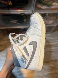 Nike Air Jordan 1 Mid 白灰色