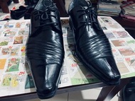 尖頭皮鞋 英倫紳士風  極度尖頭😁（44-45號）UP防水材質 臺灣很難買到 保存良好 價格可議😄