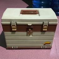 box plano 757 vintage coklat
