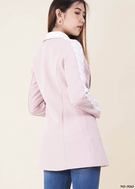 Carisa เสื้อสูทคอปก แขนยาว ที่แขนแต่งด้วยลูกไม้ลายสวย [9263]