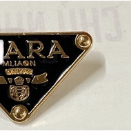 [Real photo] Triangle lapel Tag + logo
