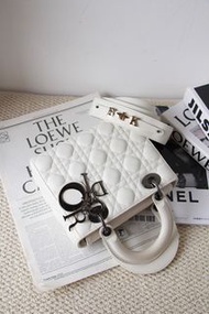 ❤️門市現貨❤️Lady Dior Small Bag 四格奶白色槍色扣