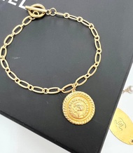 老件新作 Chanel女士頭像鈕扣墜子手鍊Reworked