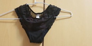 全新華歌爾黑色鏤空蕾絲內褲，時尚性感，吸睛誘惑，唯此一條唷~