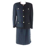 狀況極佳的香奈兒復古 100% 羊毛粗花呢外套和裙子套裝，帶有 Coco Mark 紐扣，黑色和綠色，42 碼，法國製造。