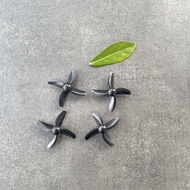 Set of 4 reversible 3cm 4-blade propellers to build model airplanes