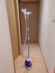 直立式蒸氣熨斗