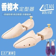 [SG Preferred] [SG stock Fast Shipping]1 Pair Shoe Tree Wood Shoes Stretcher Wooden Adjustable Man W