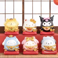 <Ohtoys> Sanrio 招財貓造型 音樂盒 共6款 萌趣 微盒 萌豆 扭蛋 不倒翁 Hello Kitty 布甸狗 My Melody 豆豆 雪豆 Hello Kitty 布丁狗 布甸狗 玉桂
