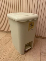 腳踏式垃圾桶 27cm x 41cm x 20cm rubbish waste bin step open