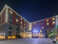 Grand Pela Hotel And Suites