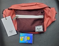 Herschel 腰包.
 size:33cm×18cm 。