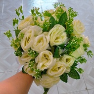 hand buket bunga pengantin tangan