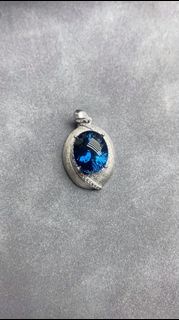 天然托帕石，倫敦藍，色標級全凈體，裸石尺寸11.8×14.6mm，12克拉左右，