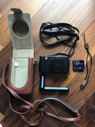 Leica D-lux 4 + handle + leather case