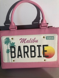Túi nữ Barbie thời trang màu hồng ngọt ngào nữ tính.