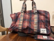 Herschel 格仔圓筒旅行袋