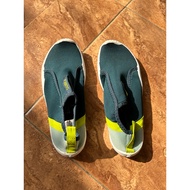 PRELOVED LIKE NEW Decathlon subea elastic water shoes for adults beach laganaAQUA shoes