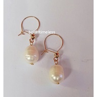 10k US gold dangling earring with fresh water pearl