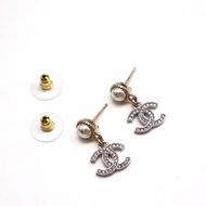 CHANEL 24K復古珍珠雙C吊墜耳環