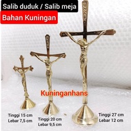 salib patung yesus / salib duduk kuningan / salib katolik / salib meja