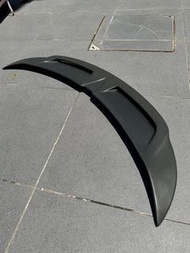 Model Y 碳纖維尾翼