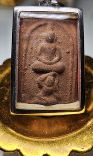 崇笛坐大地女神