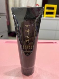 《新品上架）全新（台灣製）/（女神心計）/頂級冰河醣蛋白全效洗面霜。（120ml）。（未拆封）。 產地：台灣。 主要成份：南極冰河醣蛋白。 用途：有效去除毛孔油污，使肌膚透亮緊緻澎潤有彈性。 使用方法