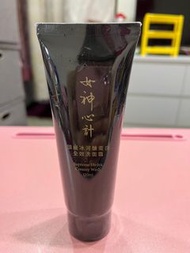 《新品上架）全新（台灣製）/（女神心計）/頂級冰河醣蛋白全效洗面霜。（120ml）。（未拆封）。 產地：台灣。 主要成份：南極冰河醣蛋白。 用途：有效去除毛孔油污，使肌膚透亮緊緻澎潤有彈性。 使用方法：取適量的洗面乳，約米粒大，加水搓揉產生綿密氣泡，用指腹畫圈塗均全臉，徹底清除毛孔污垢，在用清水沖洗乾淨即可。 保存期限：2026/12/06。 全成份如圖所示， 高標者請繞道！ 高標者請繞道！ 高標者請繞道！ 說三次！就表示很重要！ PS.不要買了才來給5星以下評價，不歡迎您哦～謝謝！