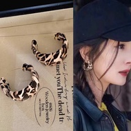 Ready Stock ️ [My Face Is Very Round] 2024 Autumn Winter Unique Leopard Print C-Shaped Earrings Euro
