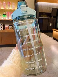1 pieza Botella de agua grande de PC de 750 ml / 2L, Taza de paja portátil para deportes y fitness, adecuado para el hogar y viajes al aire libre