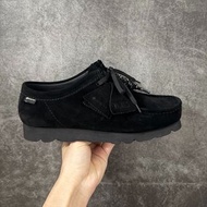 🤩必備袋鼠鞋🤩 黑魂全防水復古百搭超耐穿休閒鞋 | Clarks Wallabee GORE-TEX 麂皮低幫袋鼠鞋|