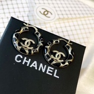 Chanel 蛇紋耳環