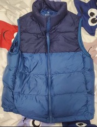 Uniqlo 中童藍色羽絨背心