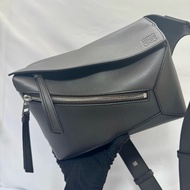 LOEWE 小款拼圖腰包 灰棕色經典小牛皮／可斜背胸包 PUZZLE CROSSBODY WAIST BUMBAG 062434