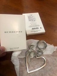 Burberry 銀色愛心吊飾