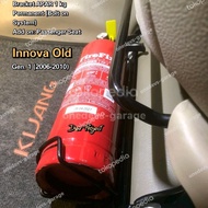 Bracket/Alat Pemadam Kebakaran Dipasang Pada Kaki Jok Mobil Kijang