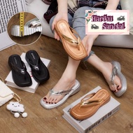 Sandal Jepit Wedges Wanita List GLOSY Hype 3328-1