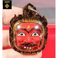 泰国佛牌 “ 亿万富翁潘温 ”泰国大名鼎鼎法师 - 阿赞悟阿赞悟法师命名这尊为 “ 亿万富翁潘温 ” 只要你诚心佩戴，你的生活会逐渐变美好，丰衣足食，财运亨通。㊙️ 近年泰国欣起一股"红面将军 “风潮