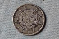 商品編號F26，外國老銀幣銀毫，日本明治三年20錢，重5.0397