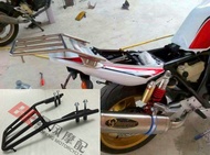 Honda CB400 VTEC Wit ชั้นวางของหลังแบบปรับแต่งได้ 3-4 แถว ชั้นวางของหลัง ชั้นวางของแบบมีที่ยึด ชิ้นส