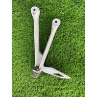 breket footrest belakang kiri honda cbr150r
