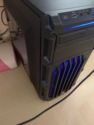 電腦主機